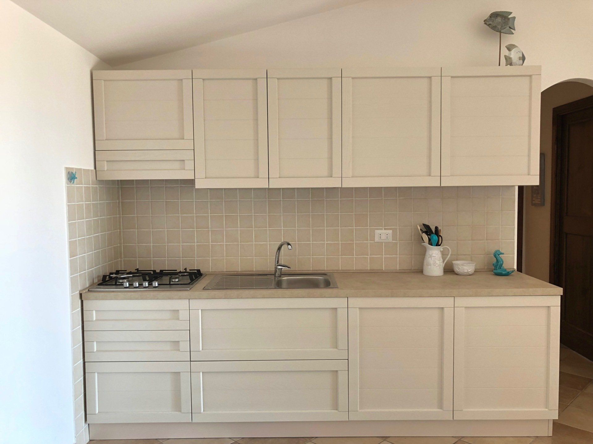 cucina con lavastoviglie