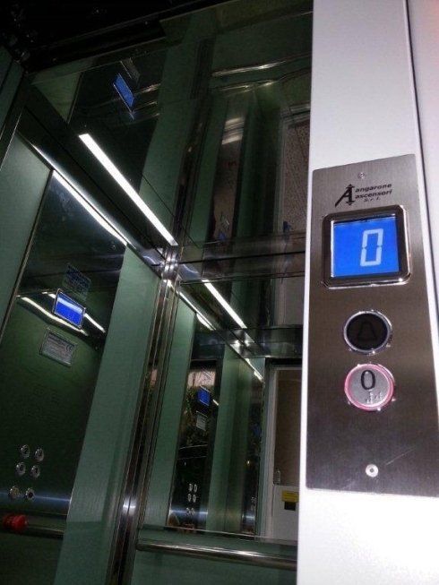 Ascensore aperto