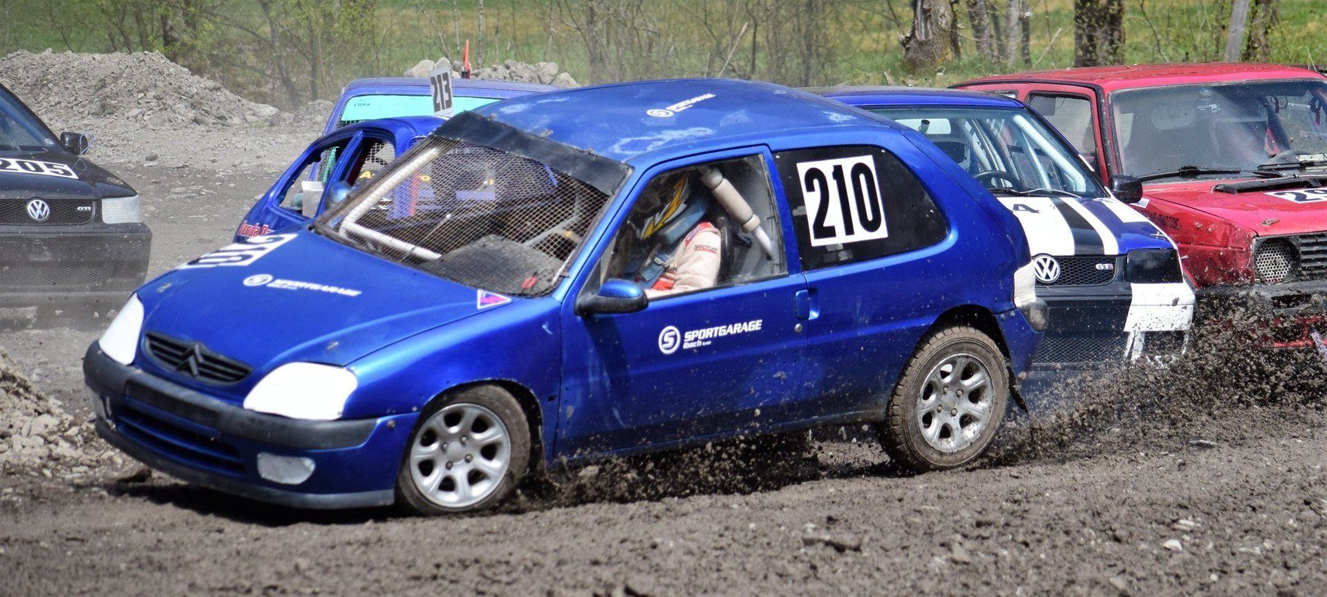 Blaues Rennauto Rallye