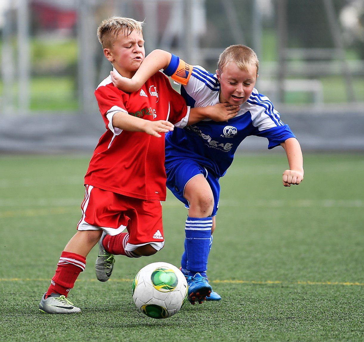 Junioren Fussball Zweikampf