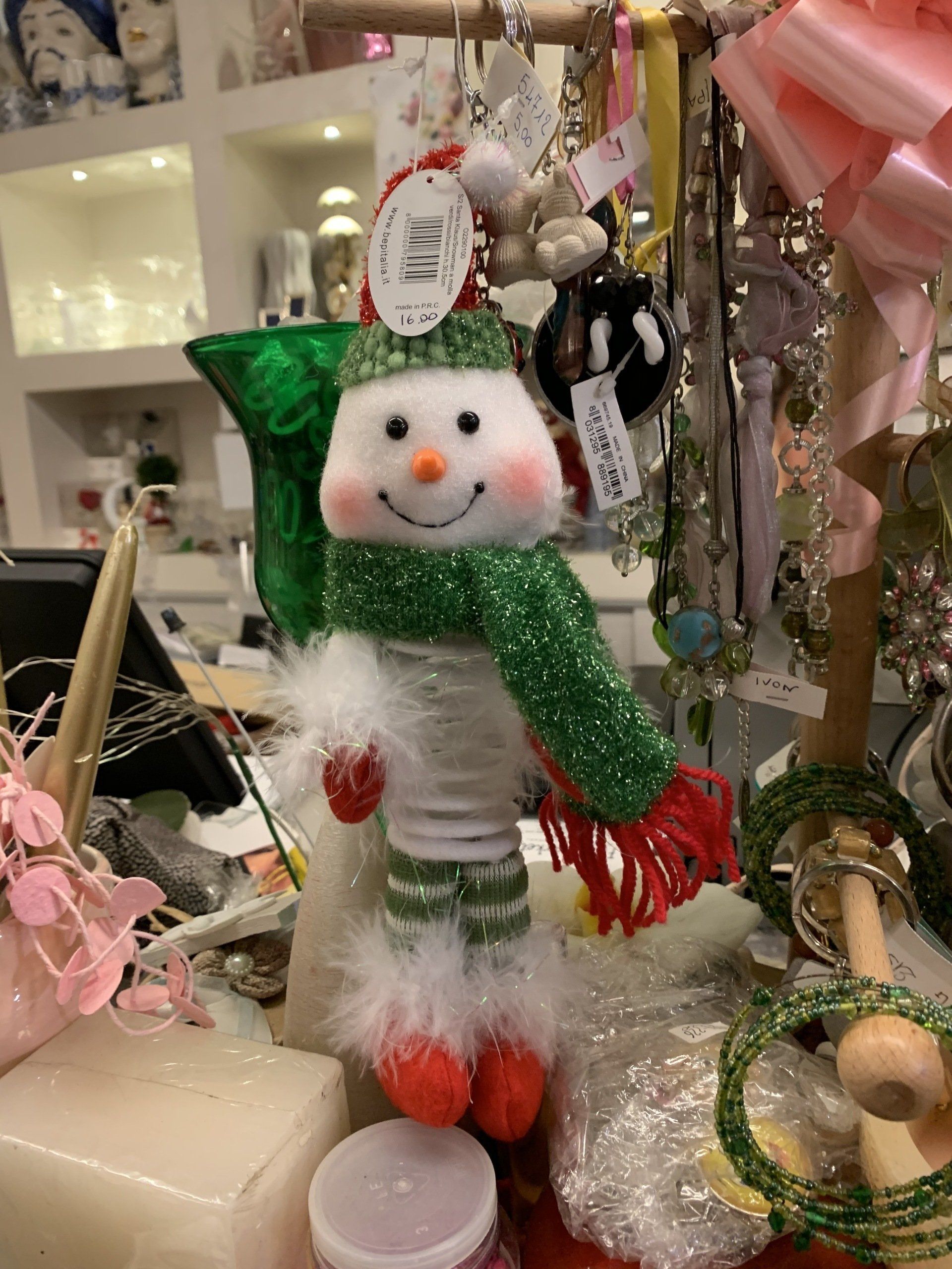 oggetti, natale, oggettistica, decorazioni, casa, salotto, palle di natale, regali, pacchi, pacchetti, natalizio, albero, decorare, orsi, inverno, freddo, luci