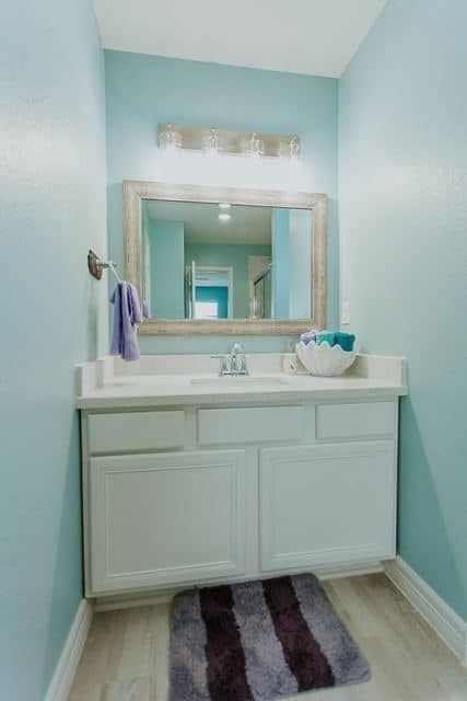 A bathroom with a sink and a mirror
