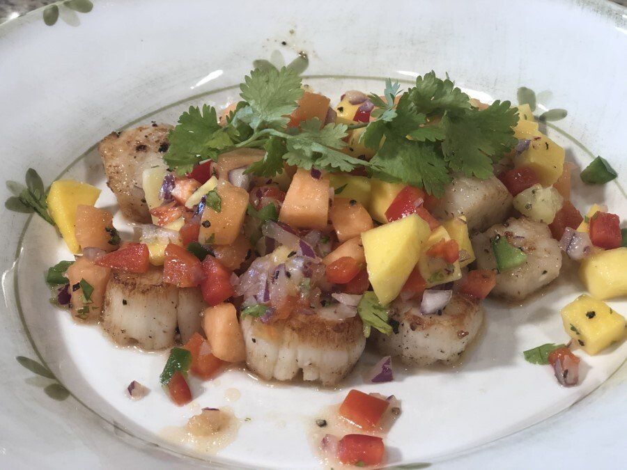 Seared Scallops with Tropical Fruit Salsa