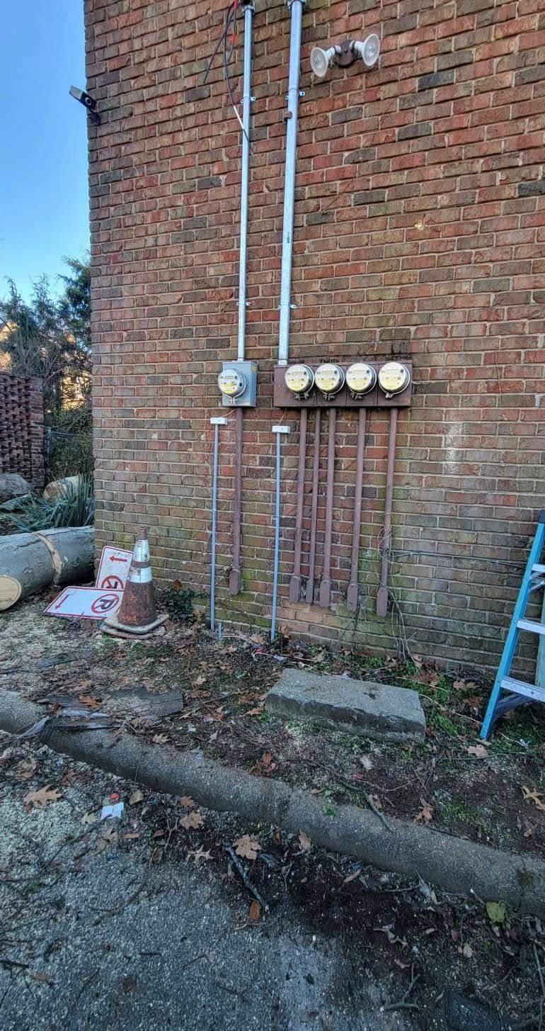 A ladder is sitting on the side of a brick building.