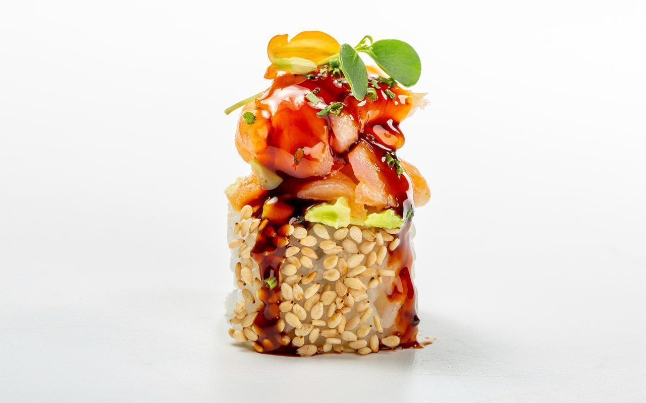 uramaki salmon smoking truffle