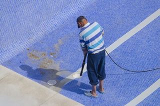 Cleaning the pool ground