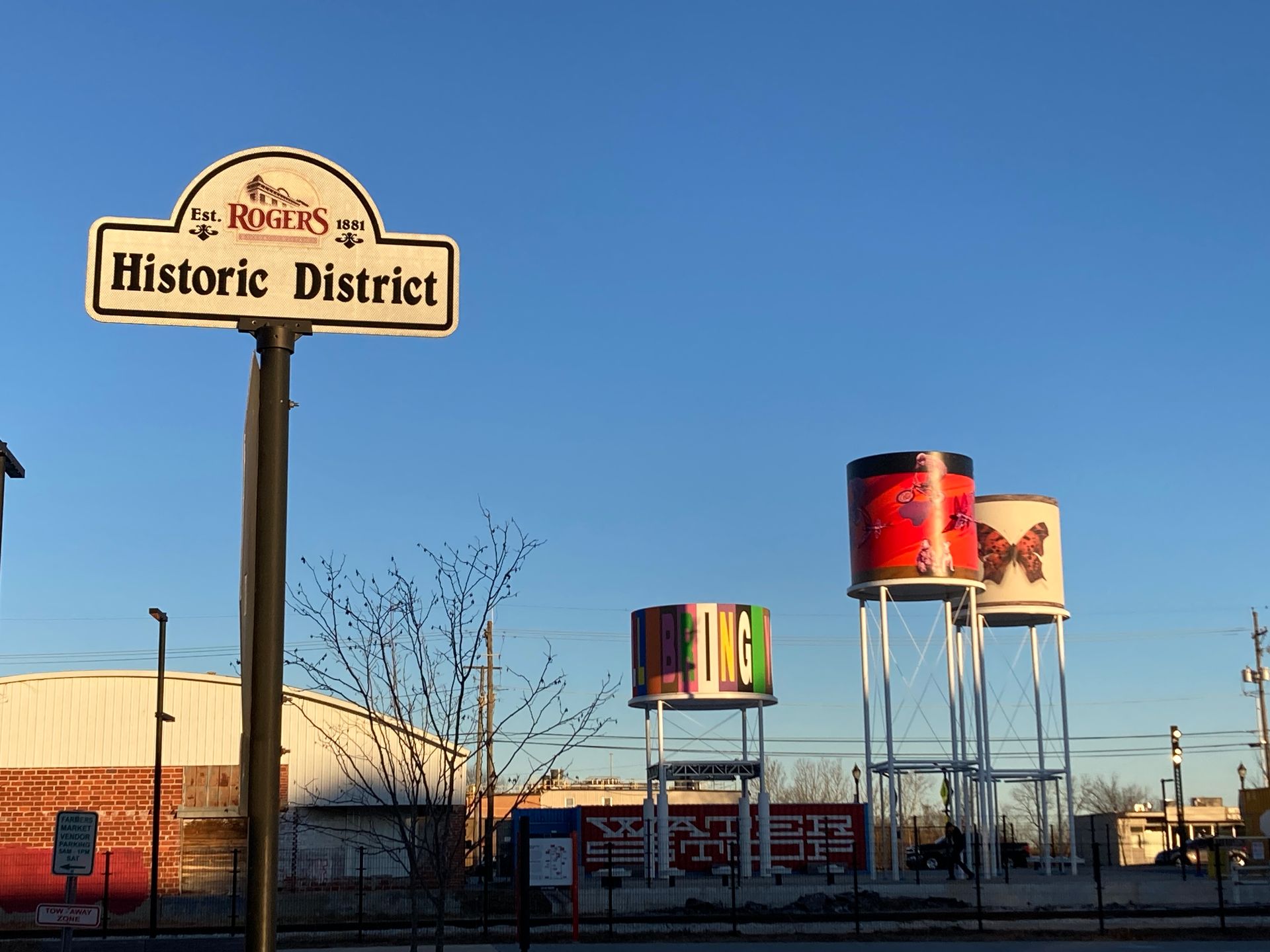 A sign that says historic district on it
