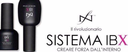 Due flaconi di smalto nero con la scritta