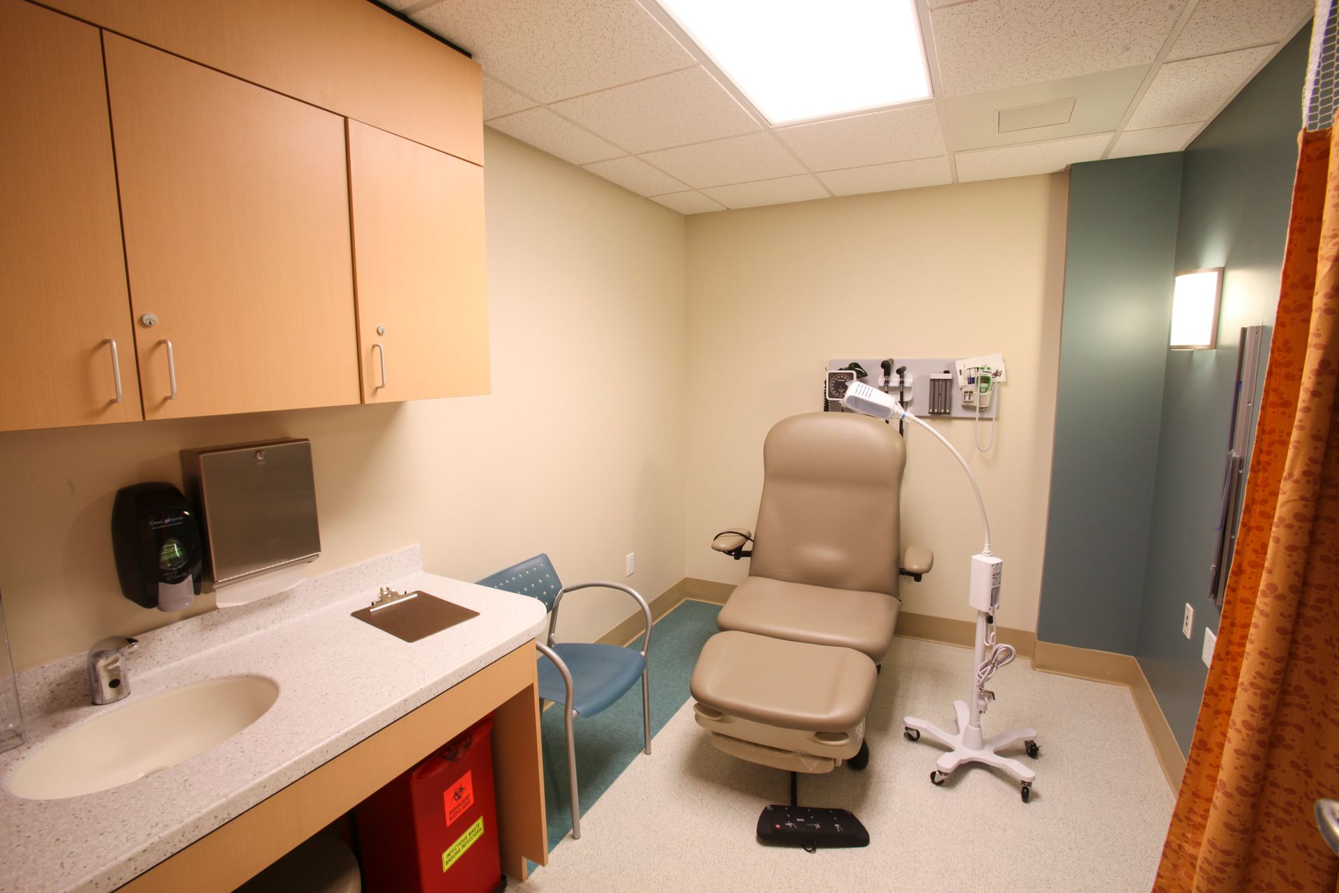 Queens Care Health Center Room — San Clemente, CA — Consolidated Contracting