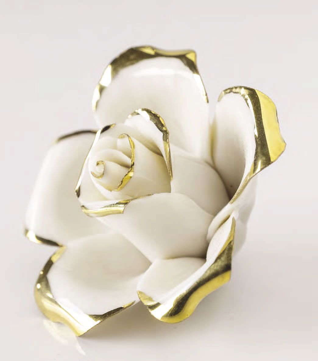 fiori-in-porcellana-per-lapidi