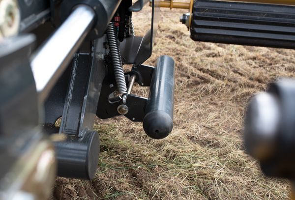 A close up of a machine that is sitting in the grass.