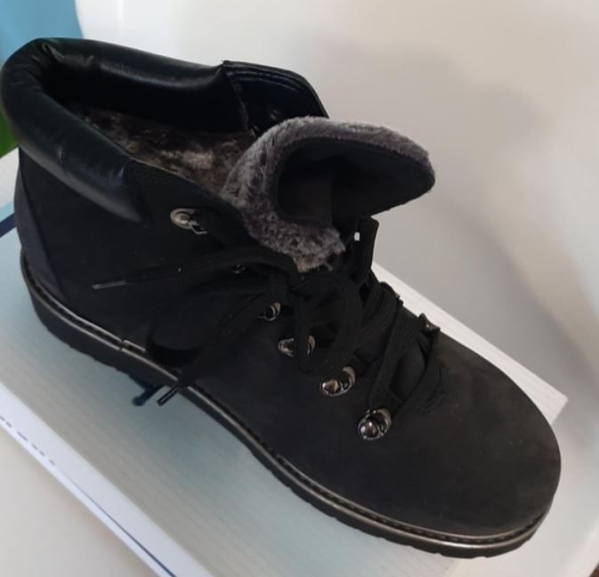 Scarponcino ECOSANIT in montone colore nero predisposto