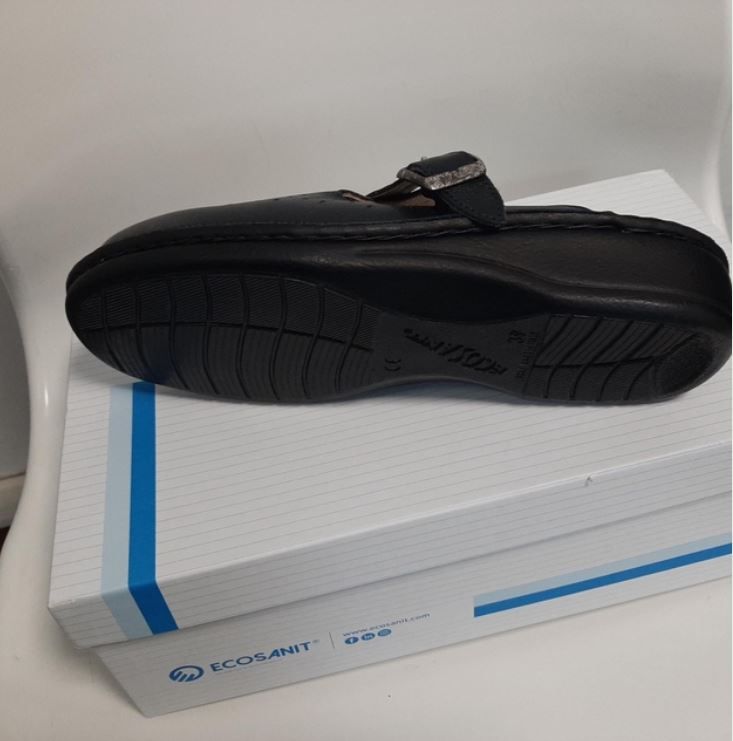 Ciabatta ECOSANIT di colore nero apiro forato