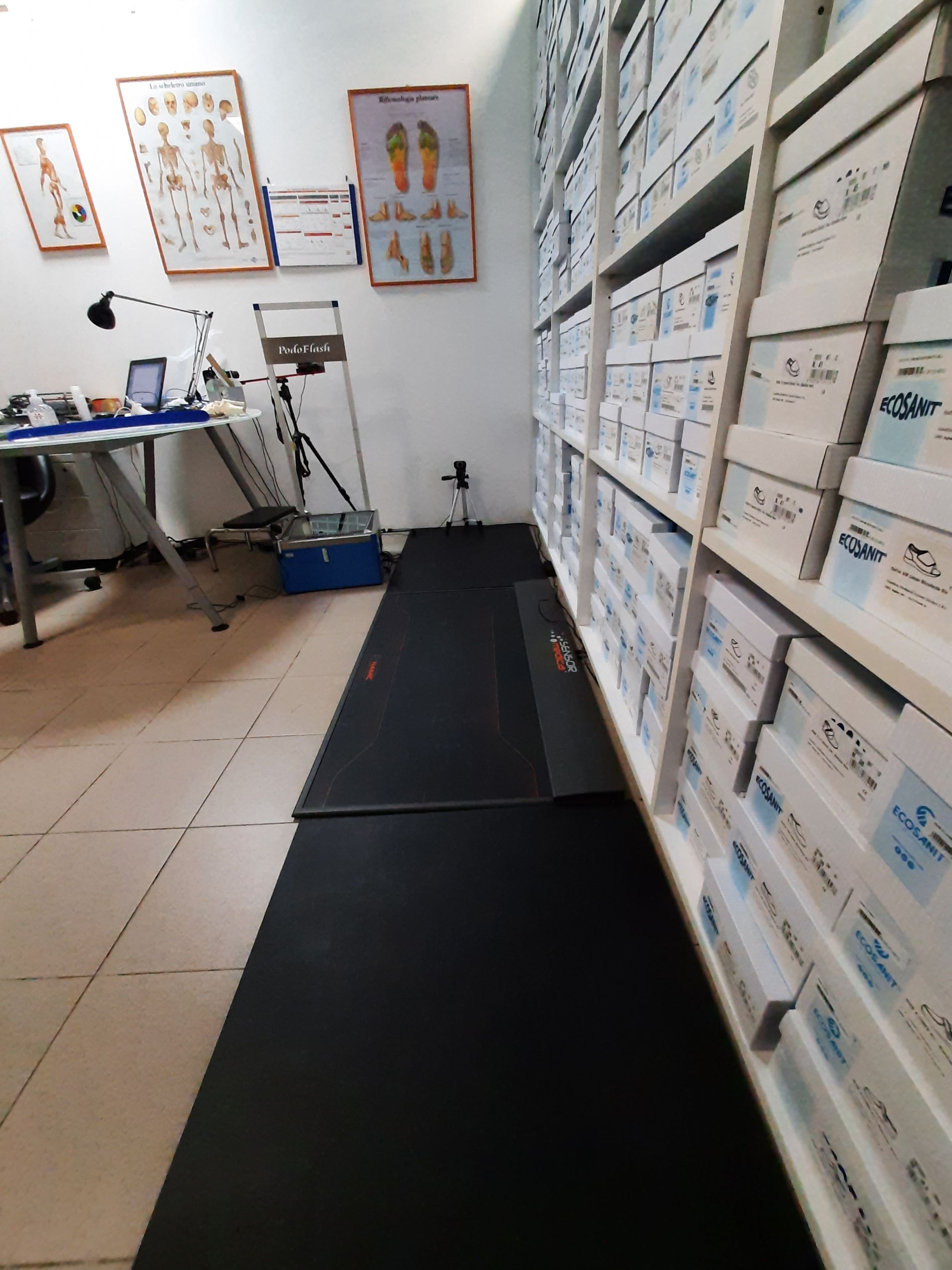 sanitaria e ortopedia per la cura del piede