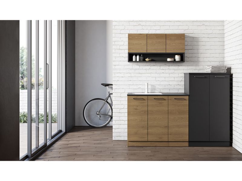 Bagno con mobili in legno