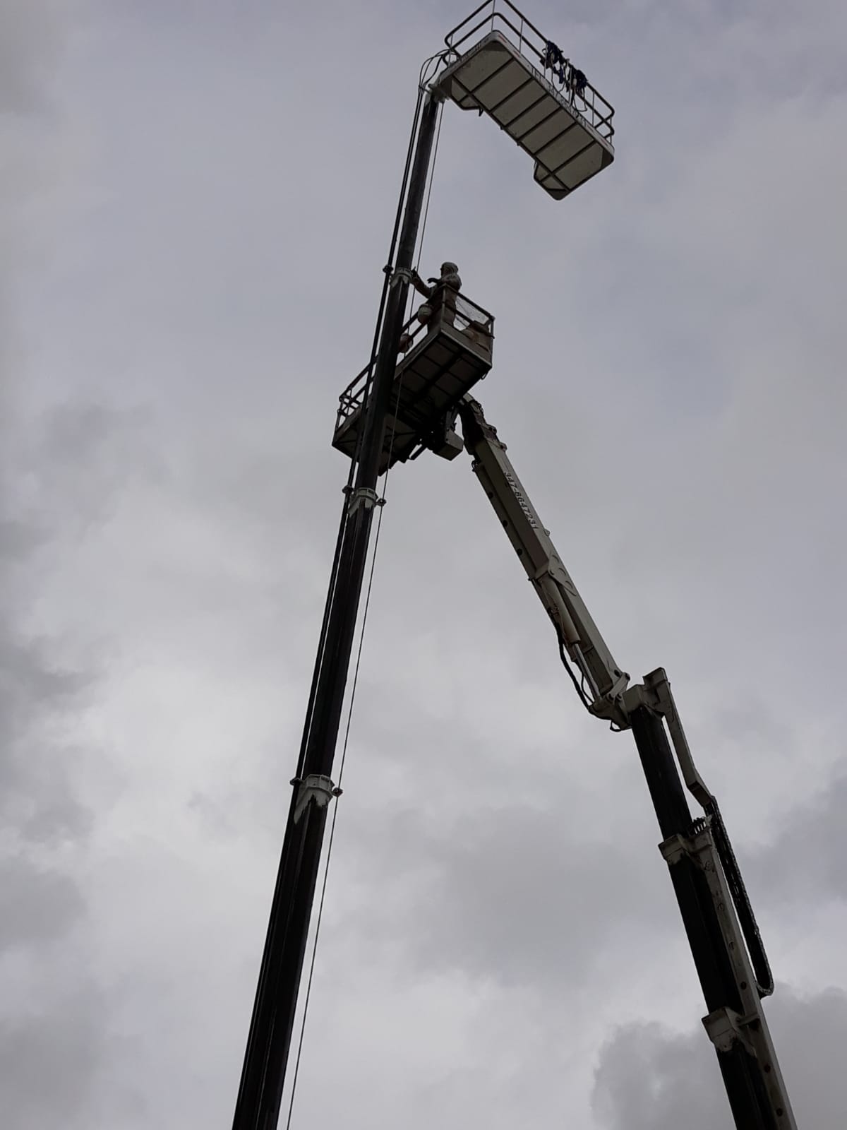 piattaforma aerea di 34 metri per lavori edili