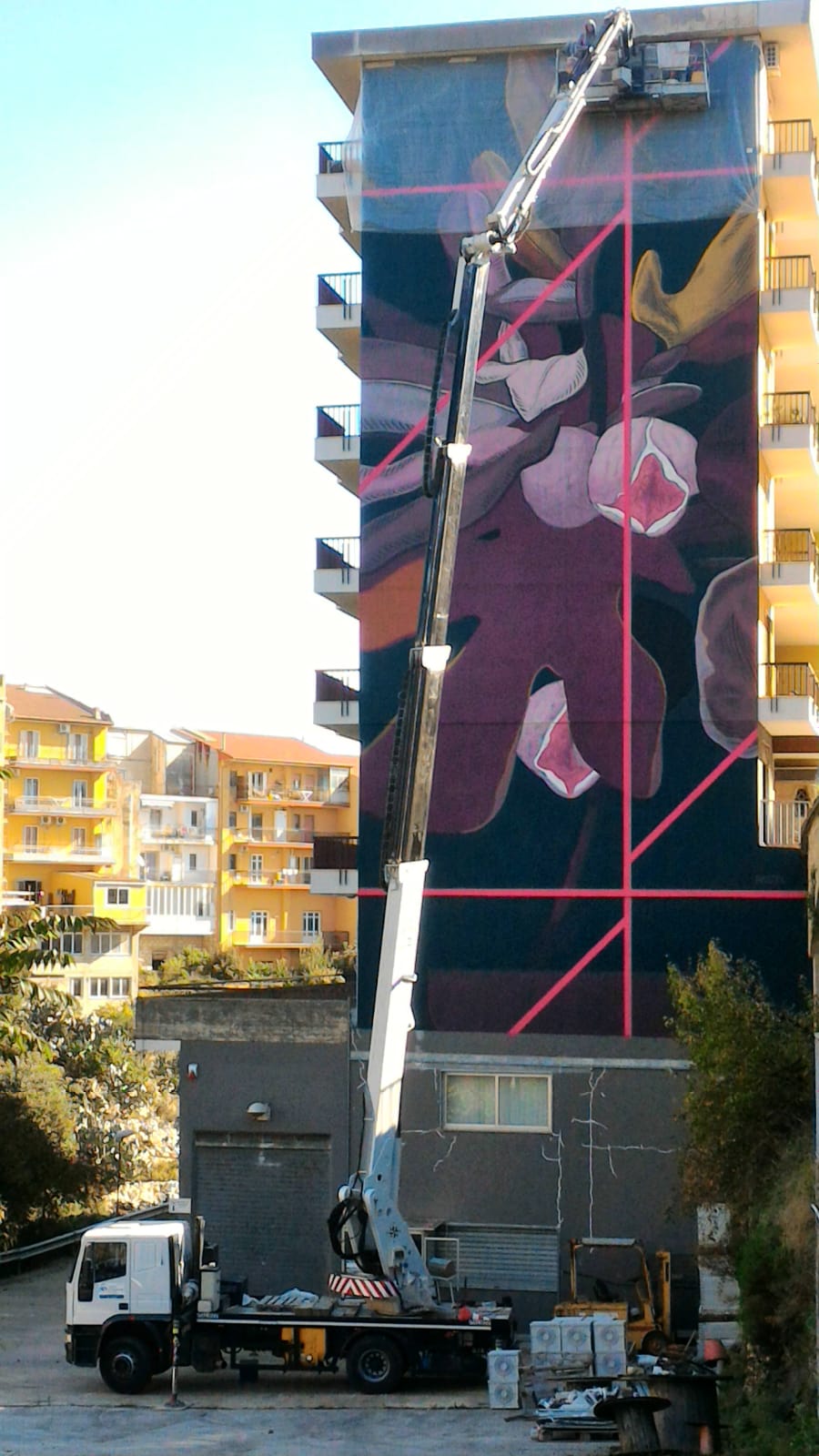 rifacimento di una facciata con piattaforma aerea