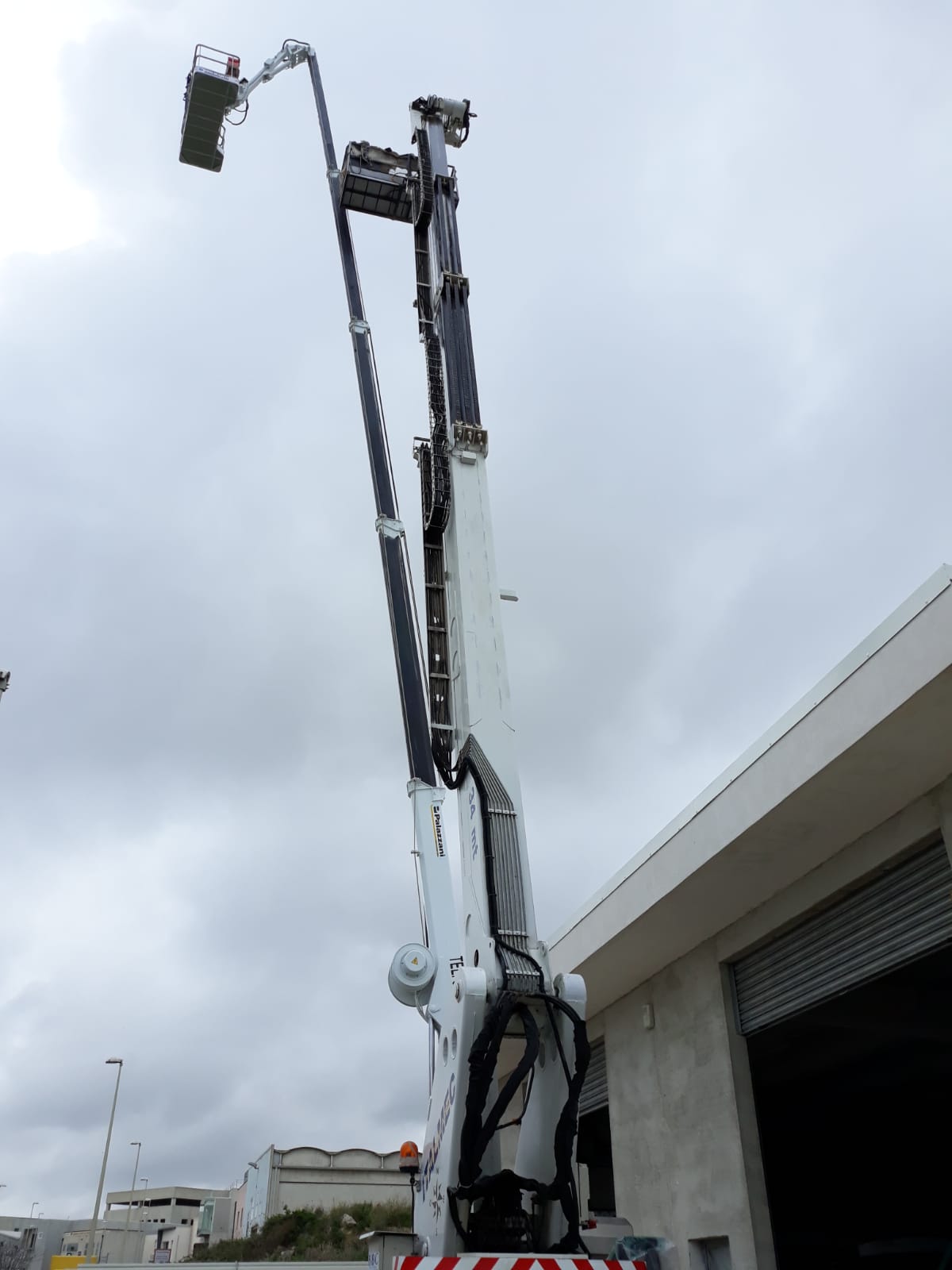 piattaforma aerea di 34 metri