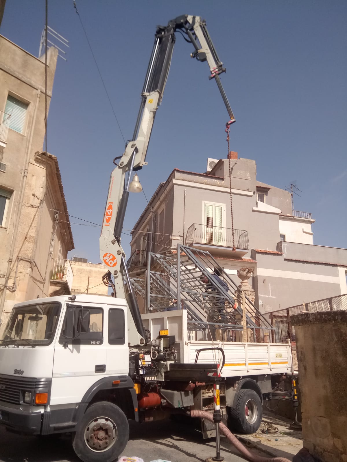 impresa edile che esegue un'opera di ristrutturazione