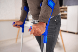 Man in crutches. 