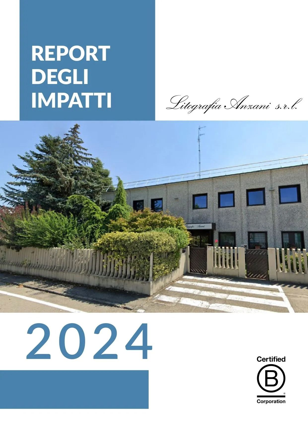 Copertina del “Report Degli Impatti 2024” che mostra un edificio moderno, un albero e un attraversamento stradale.