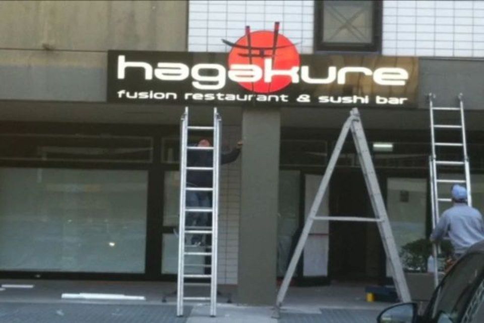 insegna traforata di ristorante asiatico