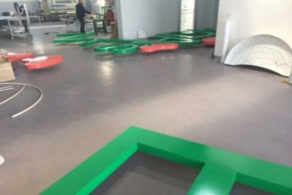 centro di produzione insegne a lettere singole