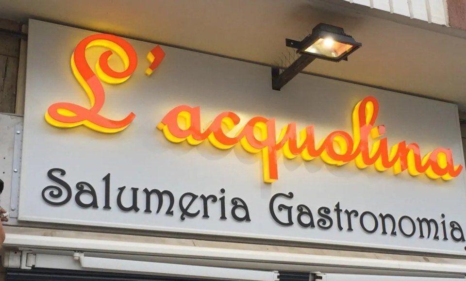 insegna luminosa di salumeria e gastronomia