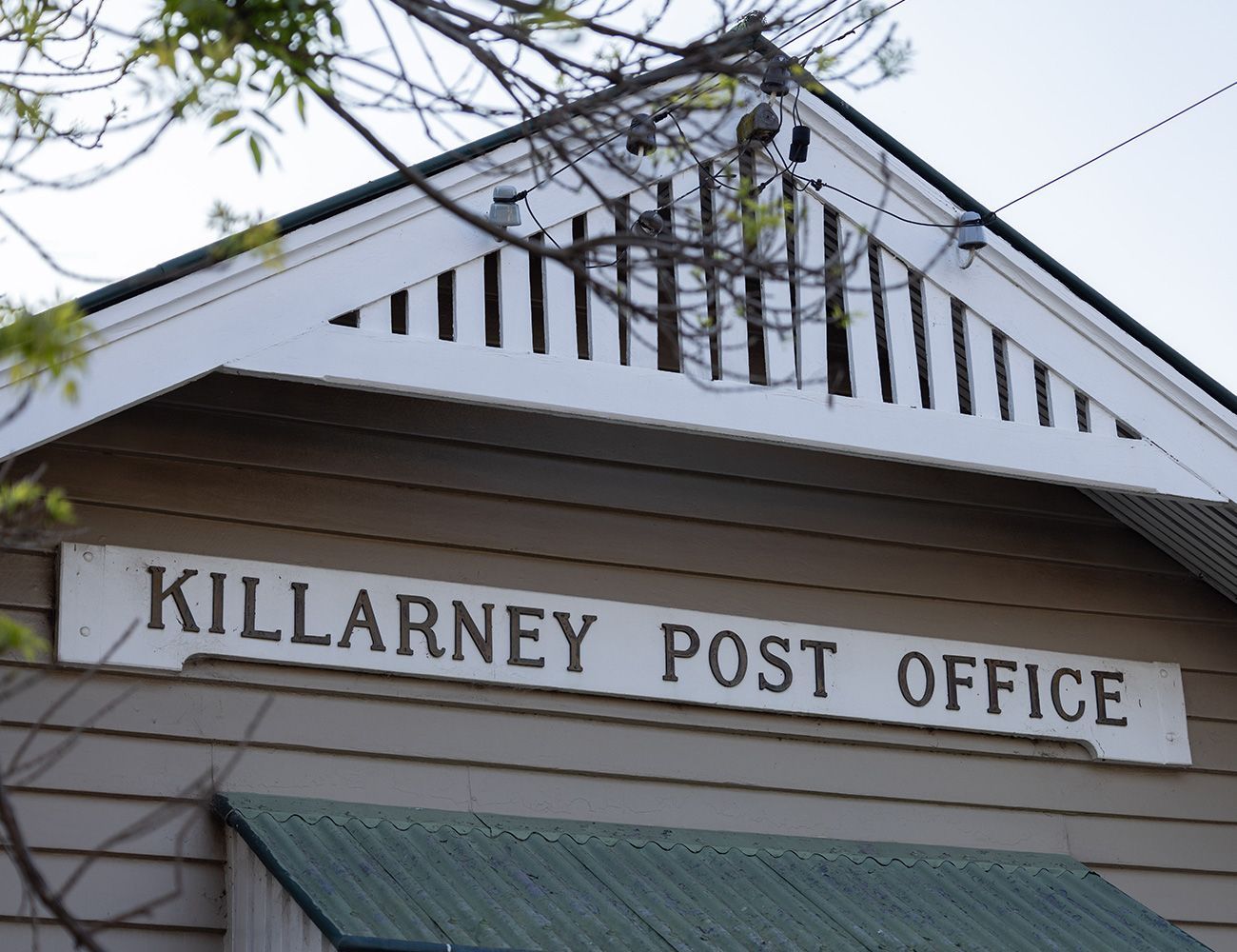 A building with a sign that says Killarney post office