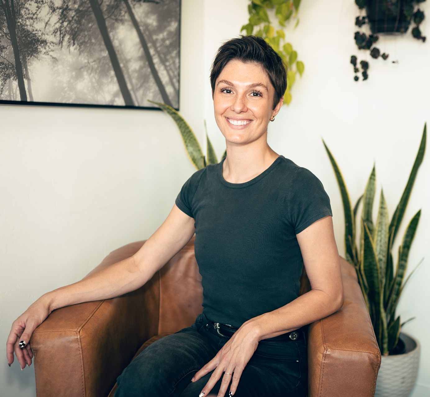 A pictur of Rese Aundre':
Board Certified Cosmetologist, Barber