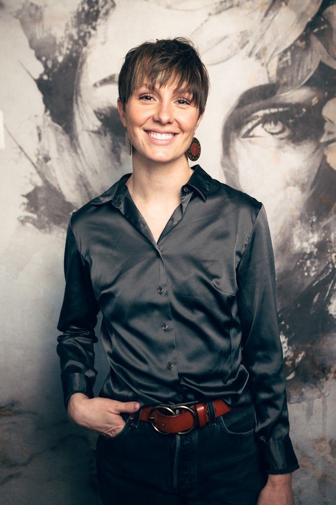 A pictur of Rese Aundre': 
Board Certified Cosmetologist, Barber
