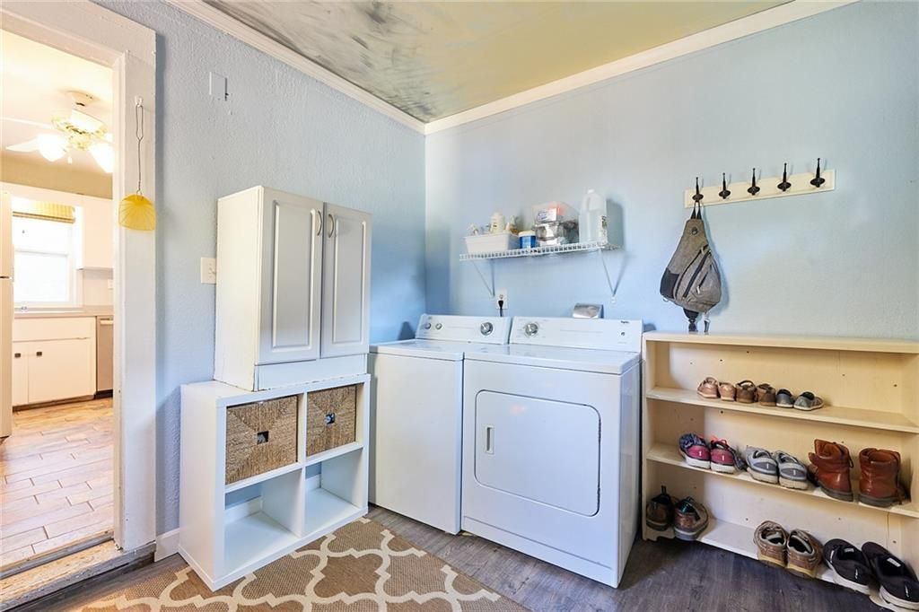 Laundry area with shoe rock