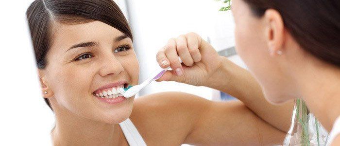 Women cleaning teeth