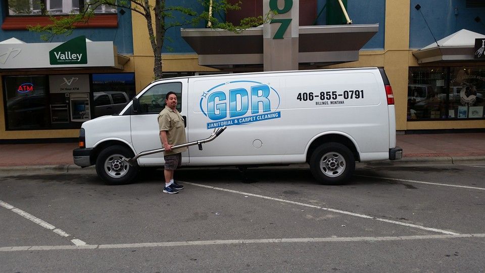 A man standing next to a white van that says gdr
