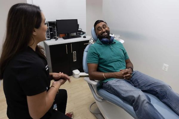 Logo for South Fork Dentistry with tooth and arrow.