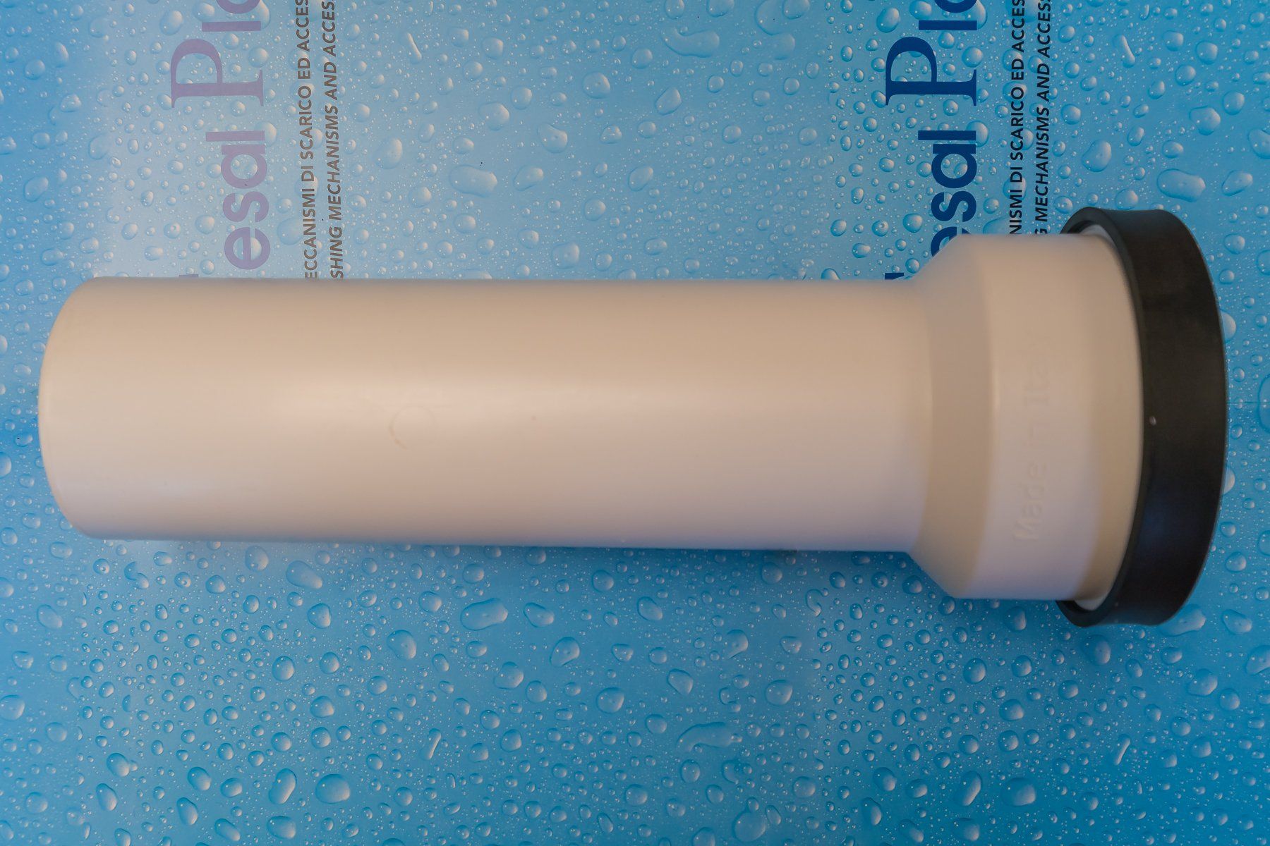 componente in plastica di tubazione di scarico