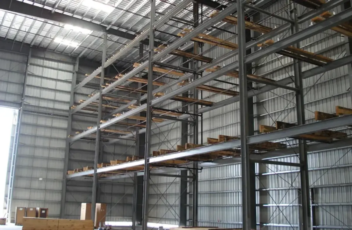 A large warehouse filled with lots of shelves and boxes.