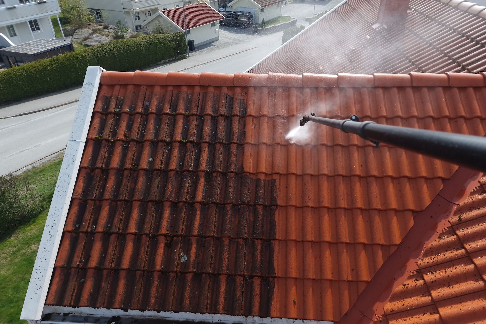 Safe Roof Pressure Washing Tips