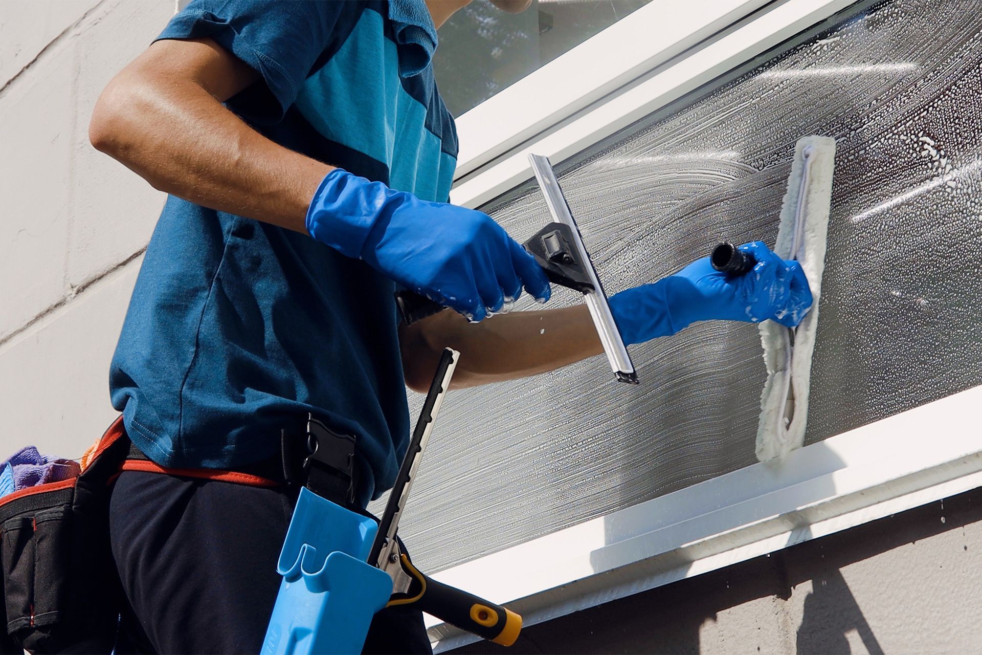 How to Choose a Commercial Window Cleaner - Window Cleaning