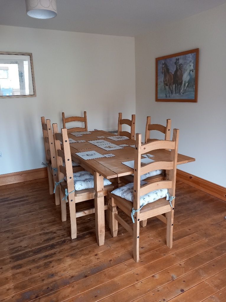 Holiday cottage dining area