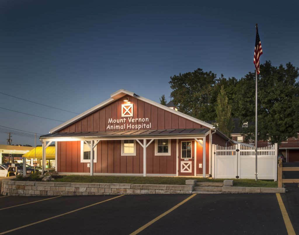 A red building with the word mount vernon on it