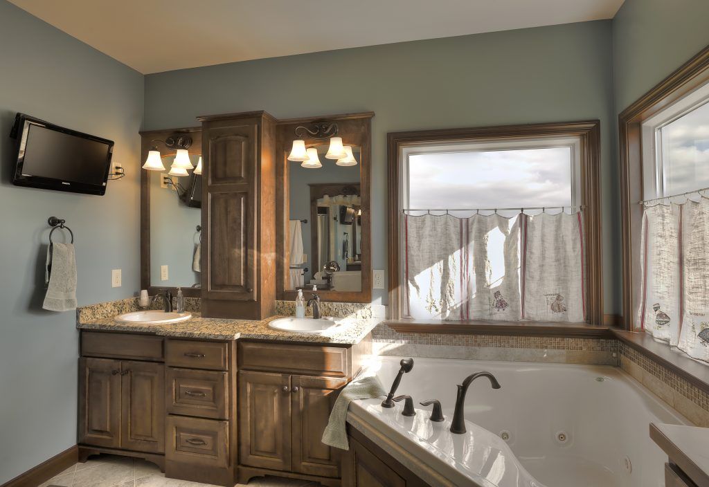 A bathroom with two sinks and a jacuzzi tub.