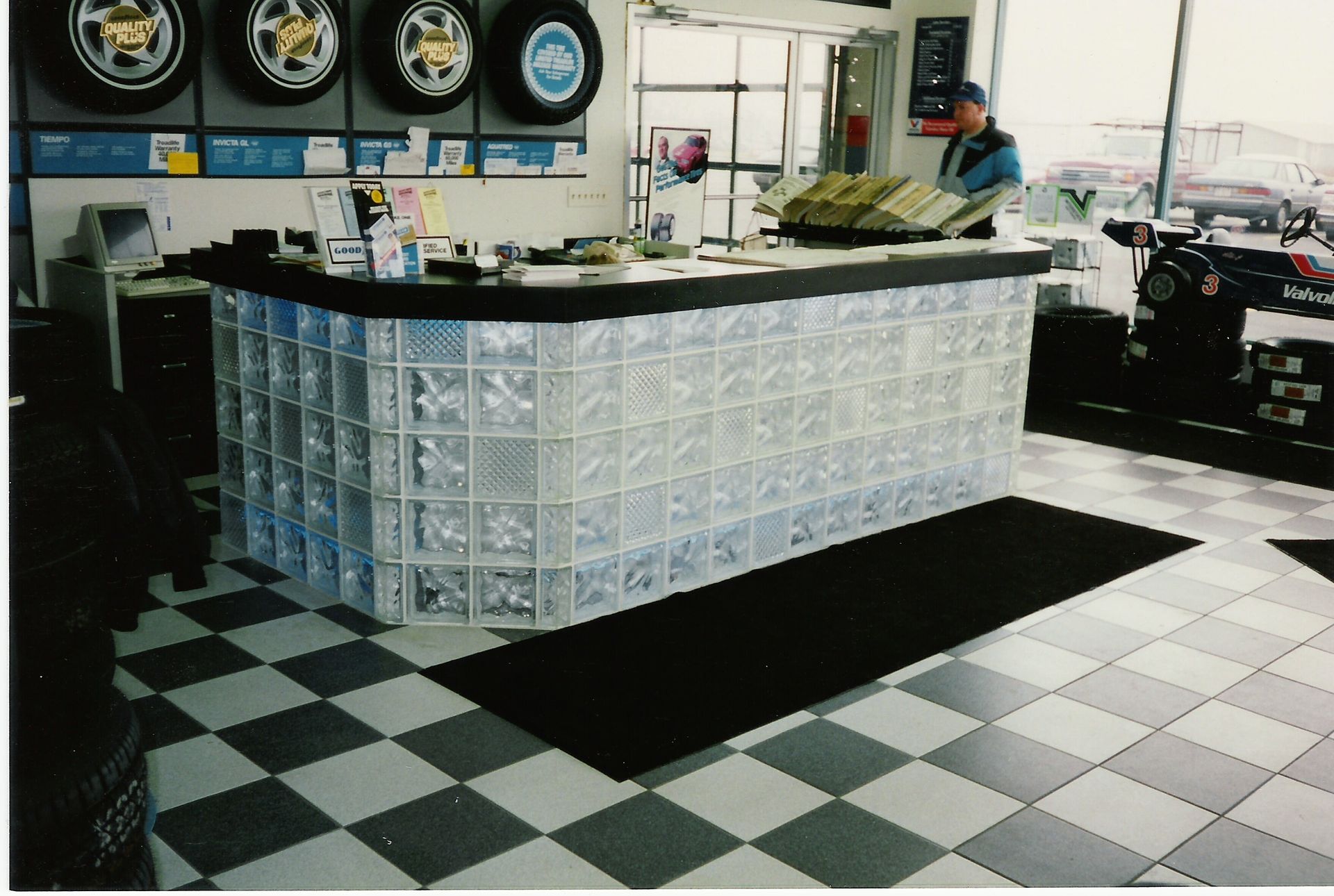 Counter - Glass partition in Chicago, IL