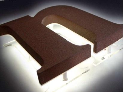 Lettera di un'insegna luminosa