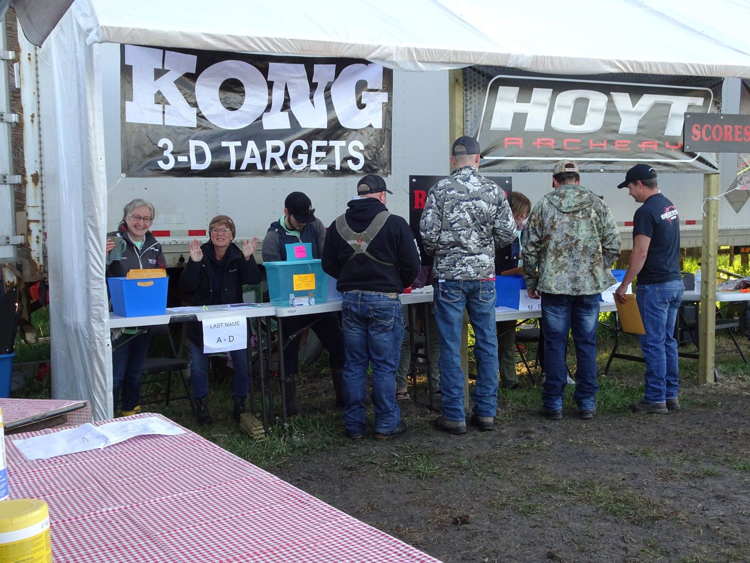 A group of people standing in front of a sign that says kong 3d targets