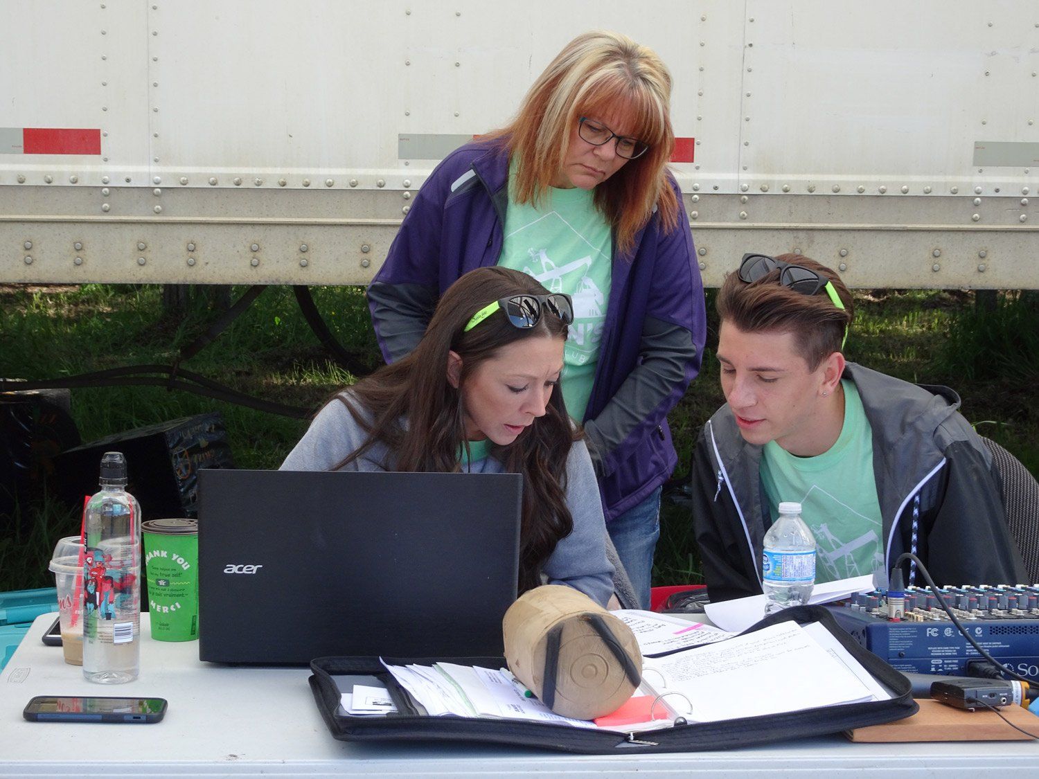 A group of people looking at an acer laptop