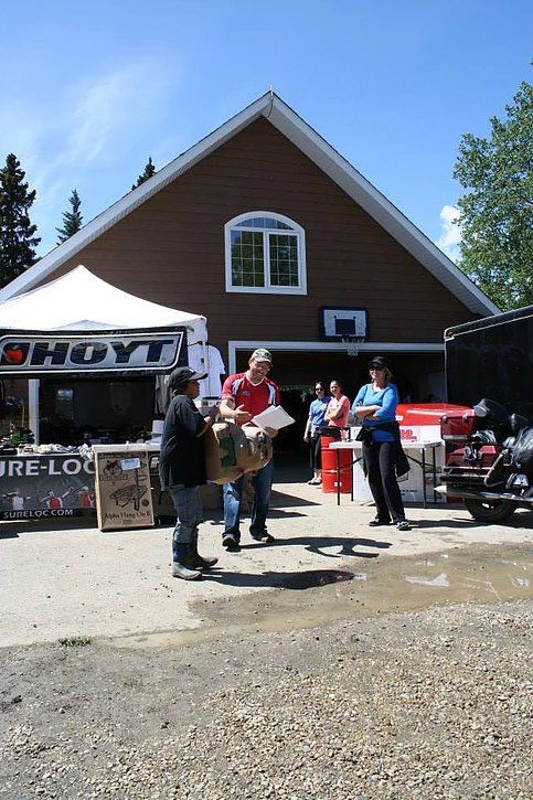 A group of people standing in front of a building that says hoyt on it