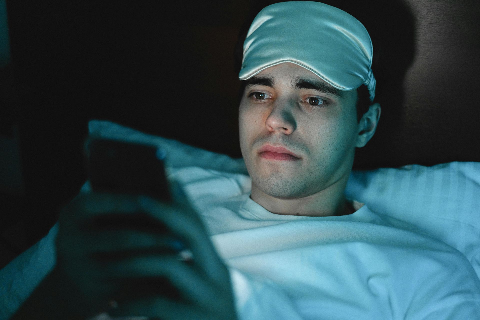 Insônia digital: como o uso de celular e telas antes de dormir afeta seu sono e sua saúde mental Insônia digital: como o uso de celular e telas antes de dormir afeta seu sono e sua saúde mental
