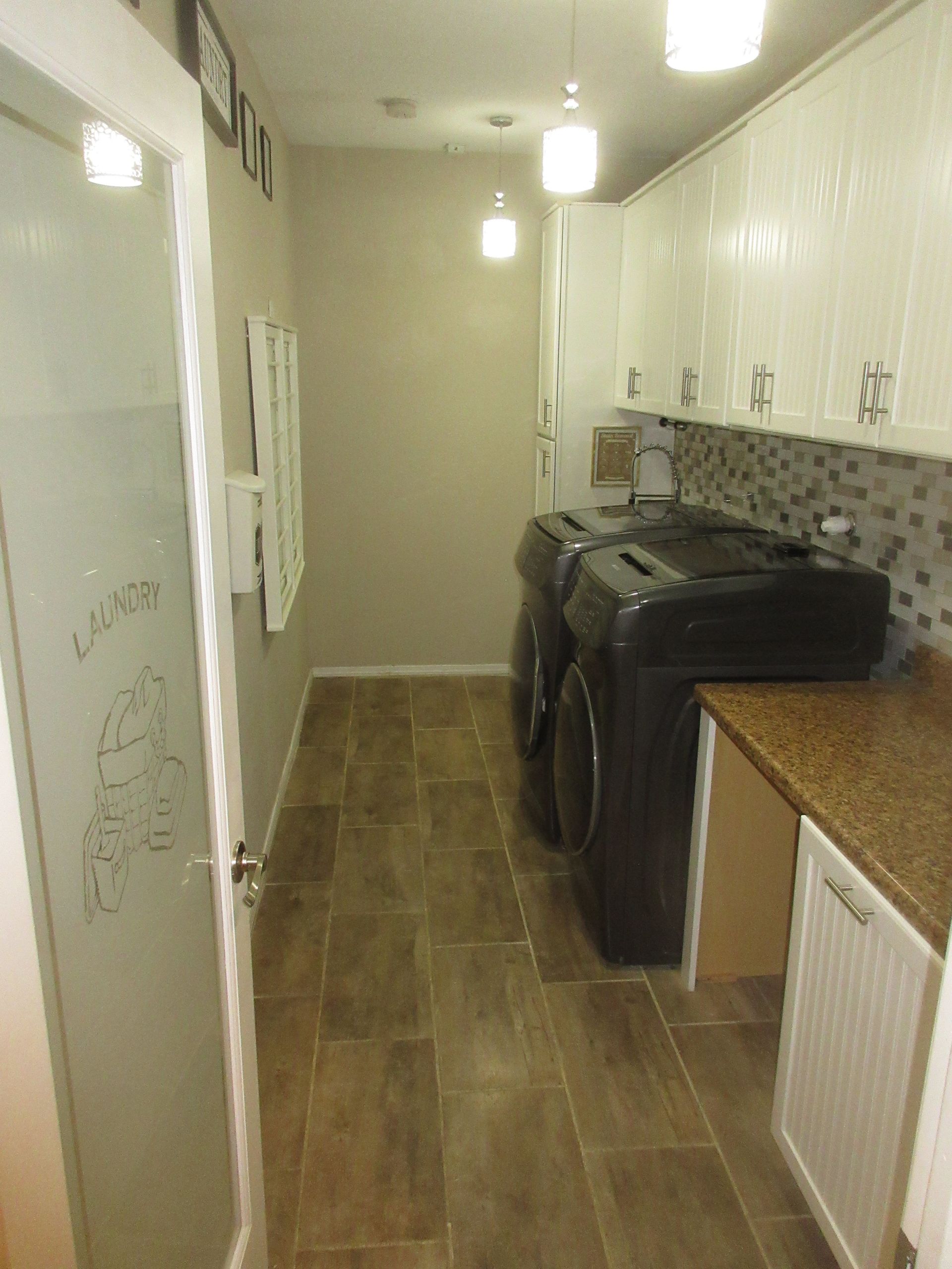 A laundry room with a washer and dryer in it