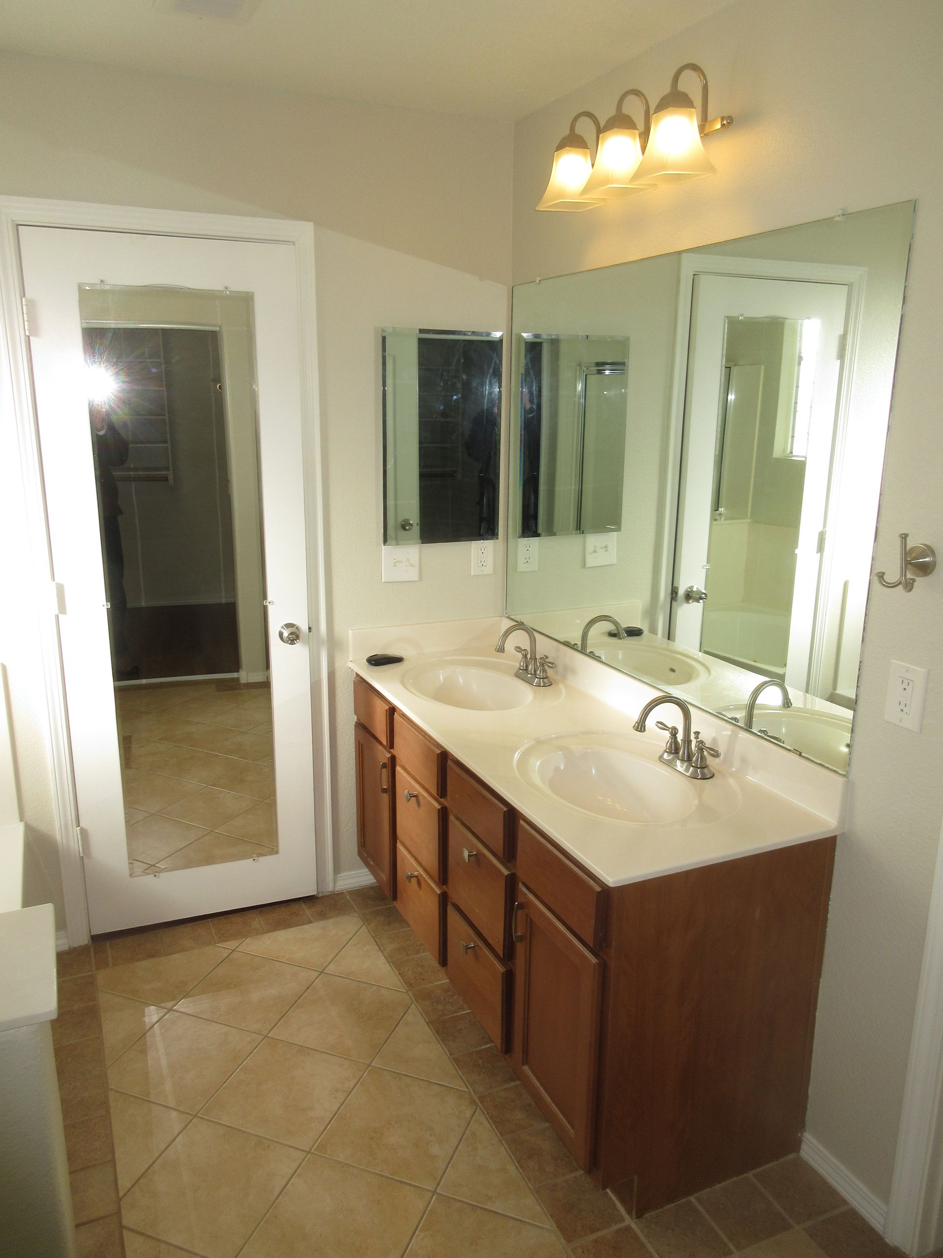 A bathroom with two sinks and two mirrors